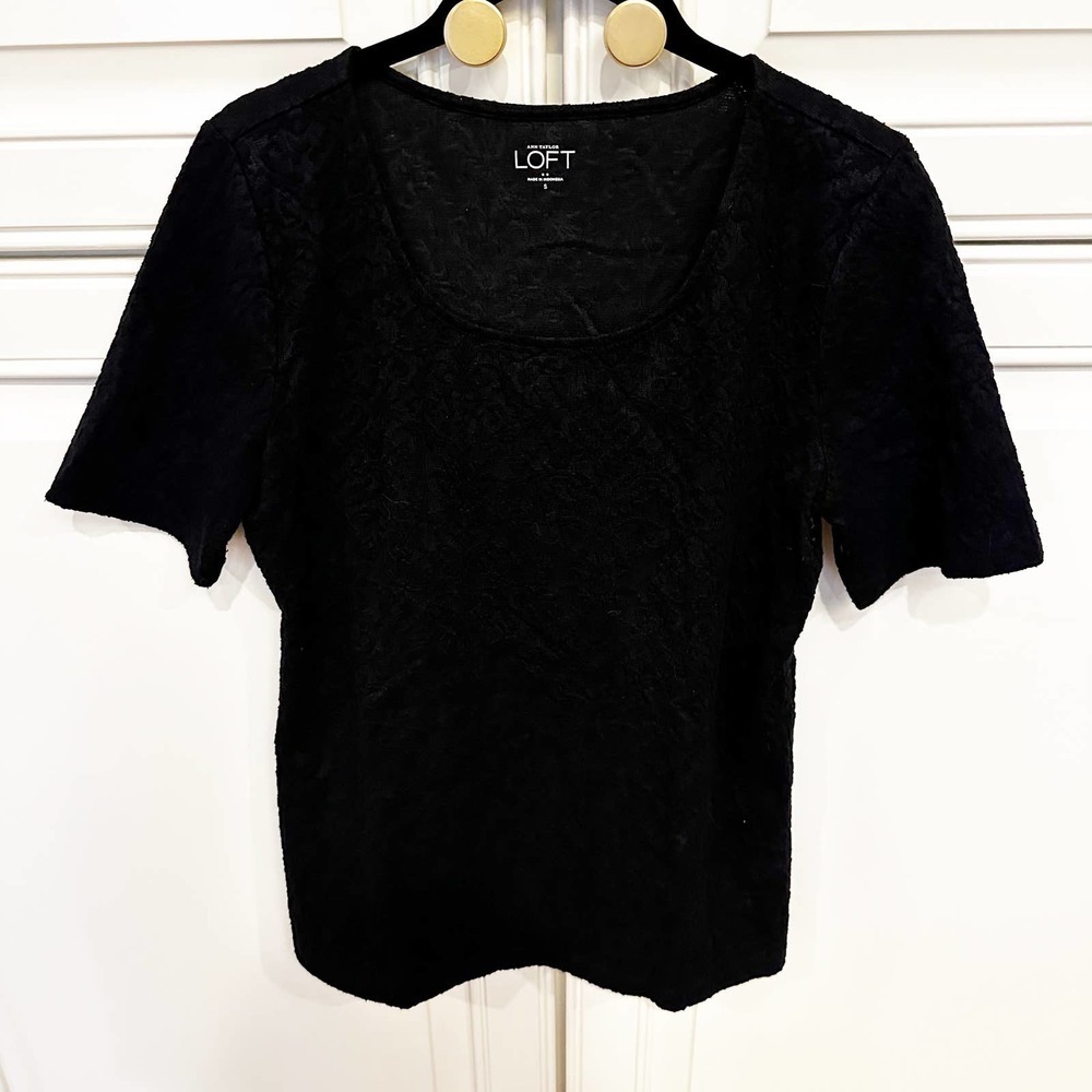 Ann Taylor LOFT Women’s Jacquard Textured Minimalist Capsule Short Sleeve Top